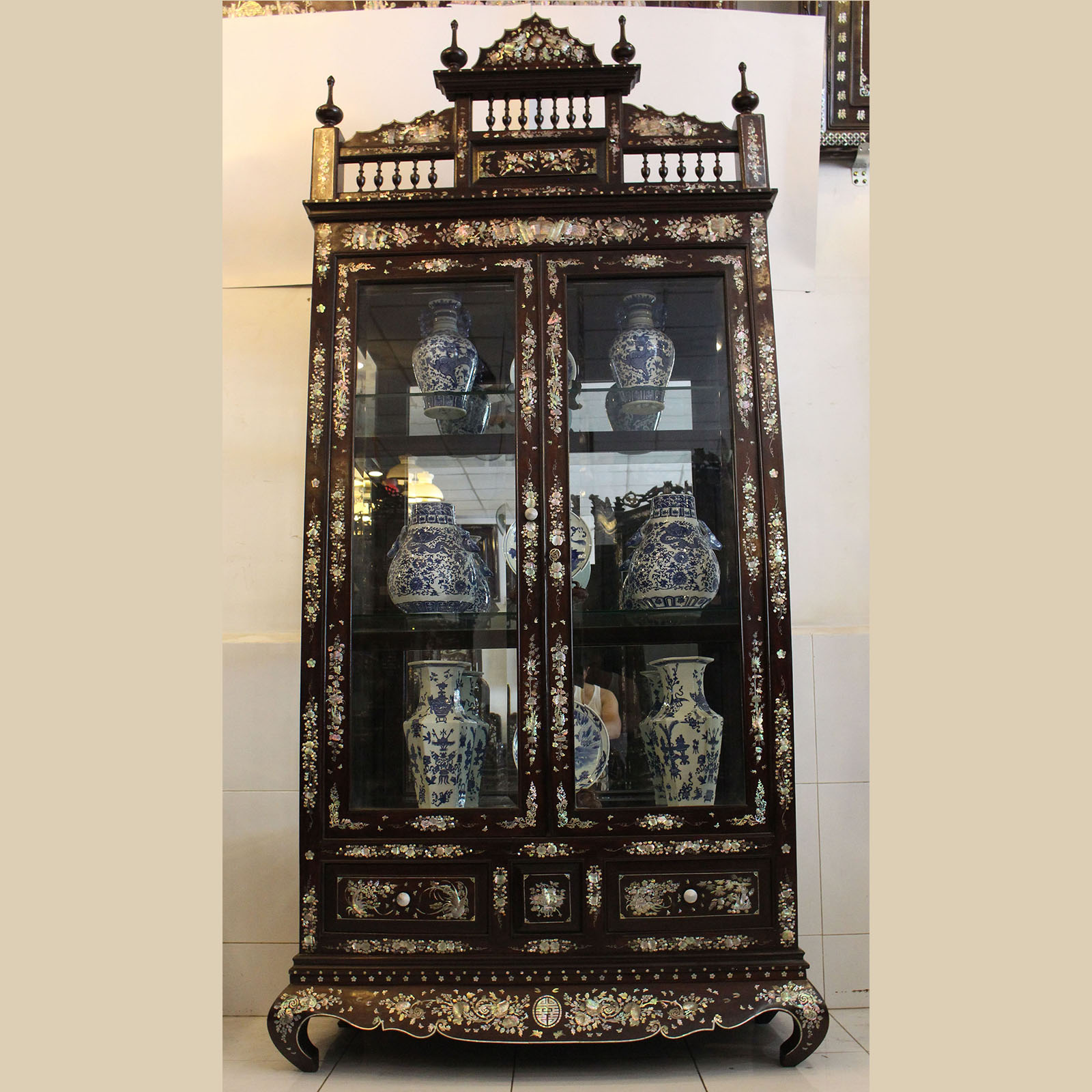 Tủ Bày Đồ Cẩn Ốc Tích Tứ Quý
