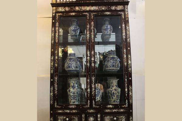 Tủ Bày Đồ Cẩn Ốc Tích Tứ Quý