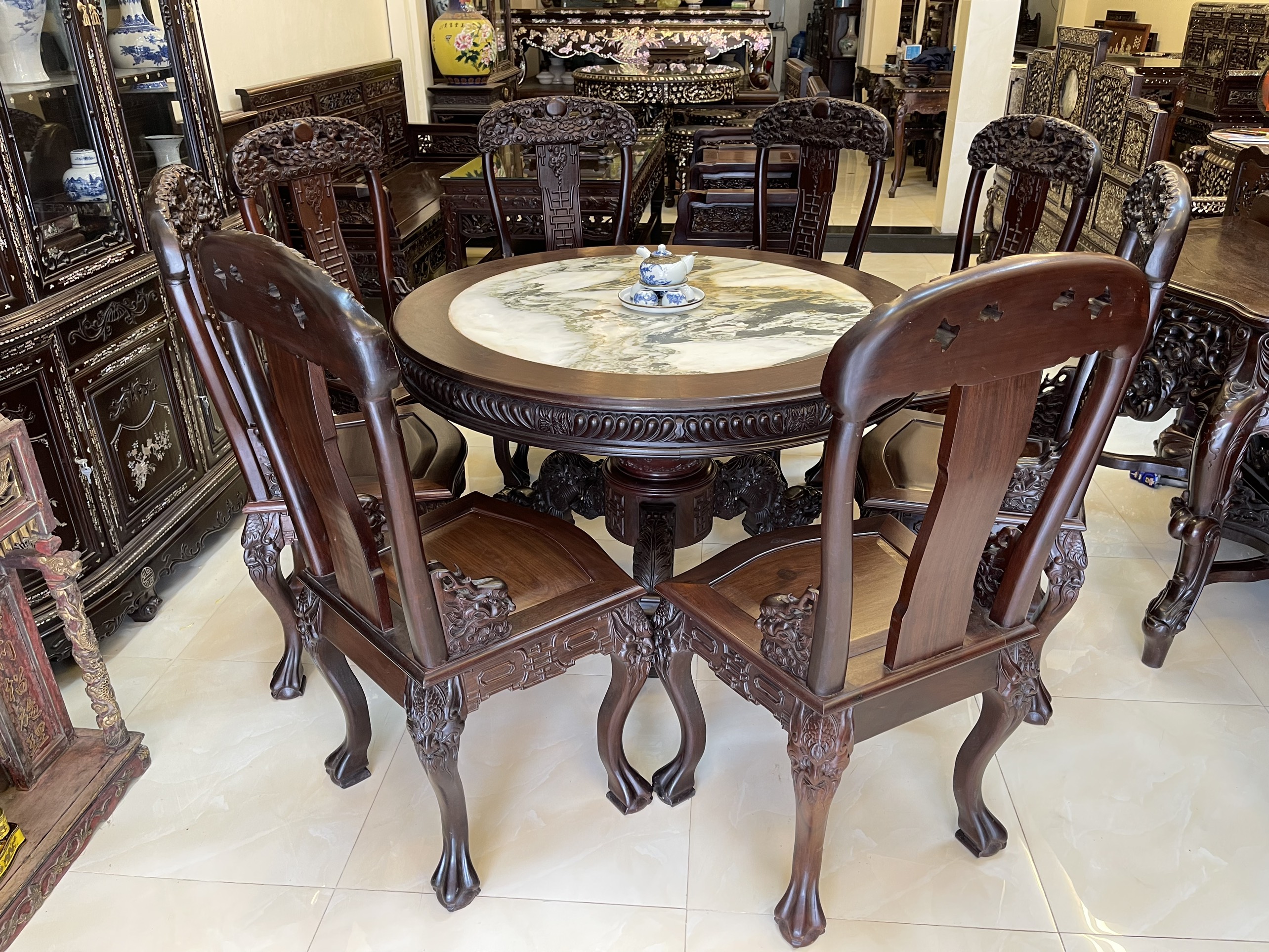 Bộ Bàn Tròn Kỳ Lân Sang Trọng Đẳng Cấp